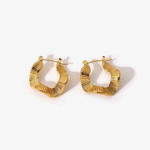 ◾️18k Gold Plated Fold Geometric Classic Twist Hoop Earrings